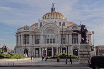 ベジャス・アルテス宮殿（Palacio de Bellas Artes）