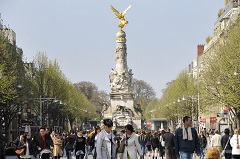 エルロン広場（Place d’Erlron）