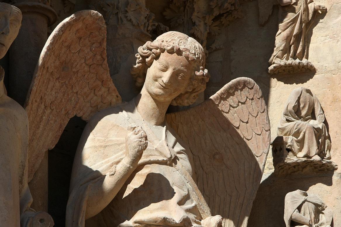 大聖堂の天使像©Carmen Moya/OT Reims